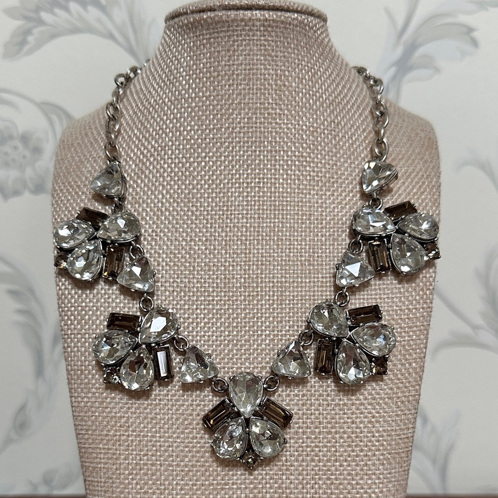 🤍STELLA AND DOT Silver, smoky topaz and clear Crystal women’s necklace like new